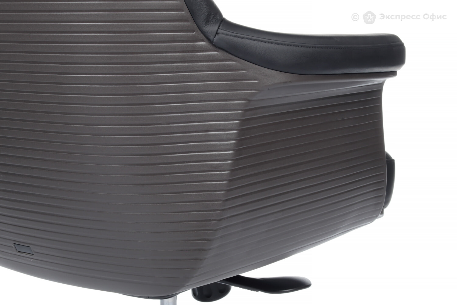 Кресло для руководителя RV Design Verdi A-655 - фото товара 9 из 13