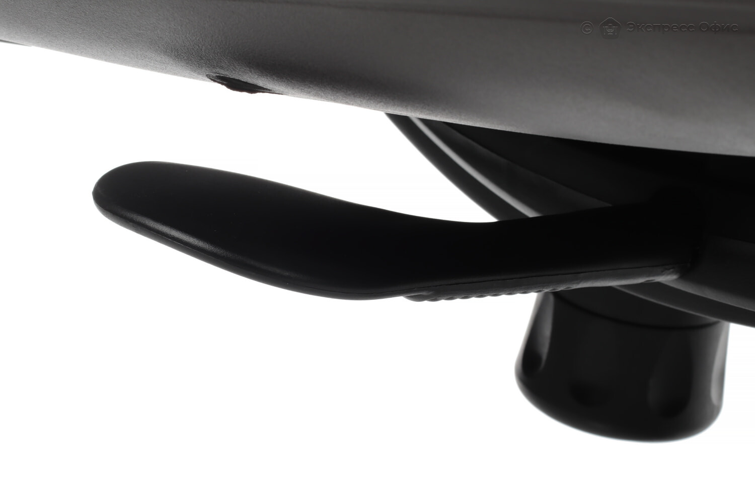 Кресло для руководителя RV Design Verdi A-655 - фото товара 11 из 13