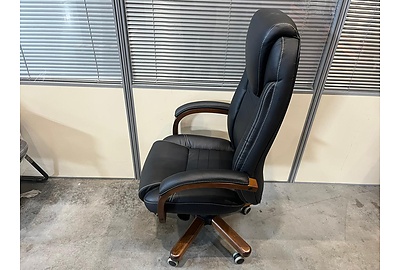 Кресло для руководителя Бюрократ T-9923WALNUT/BLACK - фото товара 3 из 14